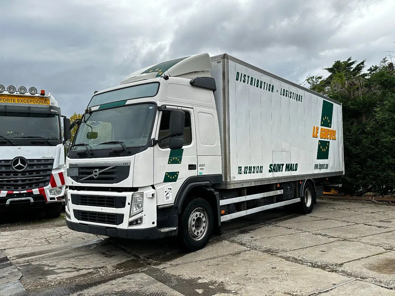 Volvo FM 330 4X2 BOX Spring/Air EURO5 Double Airco Ret - Вантажівка з закритим кузовом: фото 2 Volvo FM 330 4X2 BOX Spring/Air EURO5 Double Airco Ret - Вантажівка з закритим кузовом: фото 2