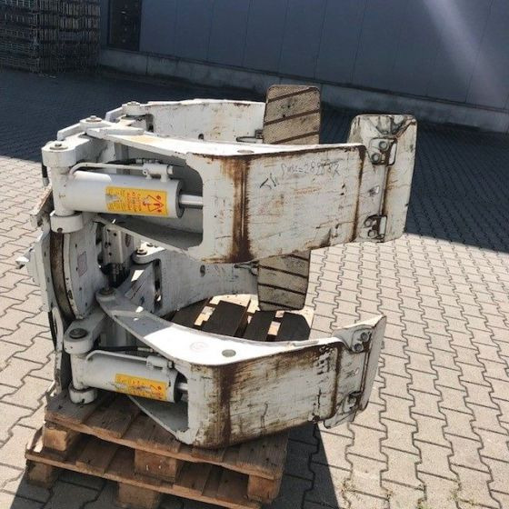 Cascade Rotating Roll clamp - Захват в категорії Вантажно-розвантажувальна техніка: фото 4 Cascade Rotating Roll clamp - Захват в категорії Вантажно-розвантажувальна техніка: фото 4
