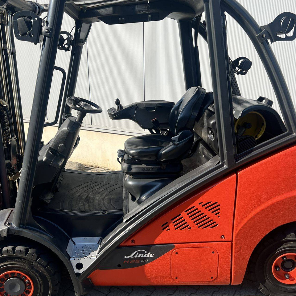 Linde H25T (392) EVO - Газовий навантажувач: фото 3 Linde H25T (392) EVO - Газовий навантажувач: фото 3