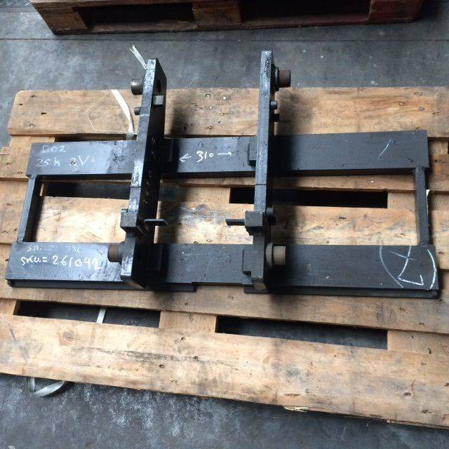 Fork carriage for Nissan - Навісне обладнання: фото 1 Fork carriage for Nissan - Навісне обладнання: фото 1