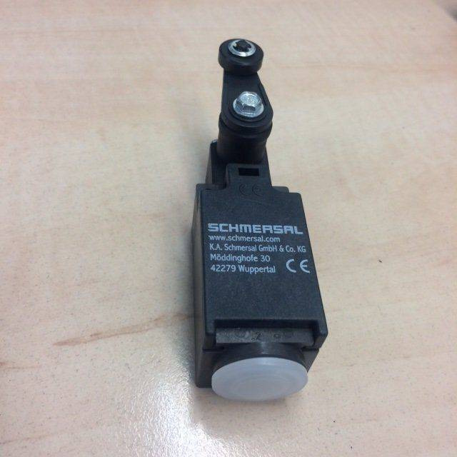 Position switch for Linde series 113/114/115/117 - Підрульовий перемикач в категорії Вантажно-розвантажувальна техніка: фото 1 Position switch for Linde series 113/114/115/117 - Підрульовий перемикач в категорії Вантажно-розвантажувальна техніка: фото 1