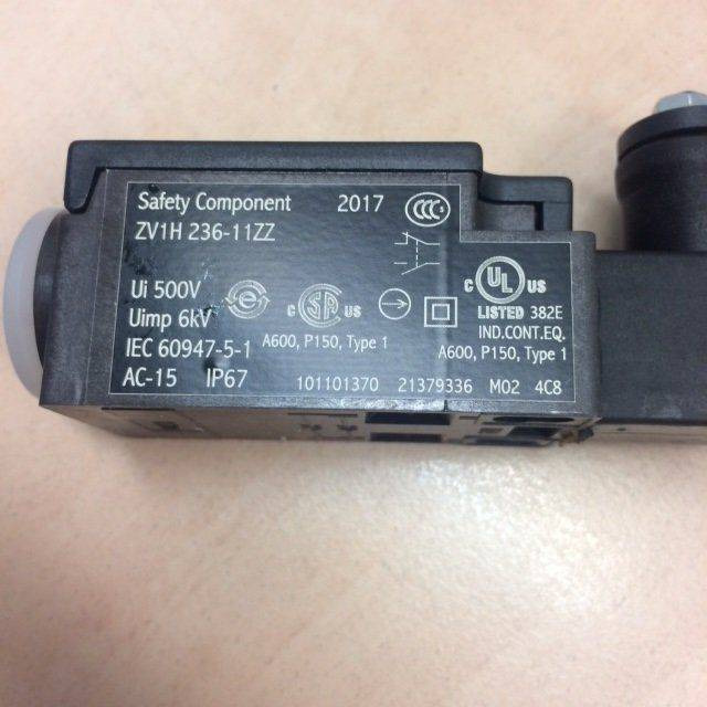 Position switch for Linde series 113/114/115/117 - Підрульовий перемикач в категорії Вантажно-розвантажувальна техніка: фото 2 Position switch for Linde series 113/114/115/117 - Підрульовий перемикач в категорії Вантажно-розвантажувальна техніка: фото 2