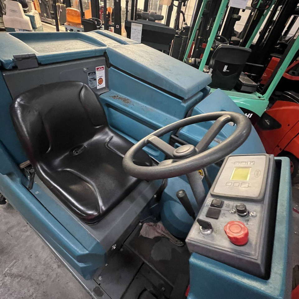 Tennant 7300 Fast - Підлогомийна машина: фото 5 Tennant 7300 Fast - Підлогомийна машина: фото 5