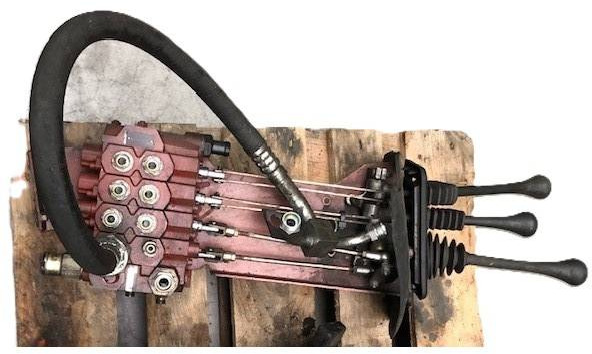 Valve control 4 spool for Linde /353/ - Гідравлічний клапан в категорії Вантажно-розвантажувальна техніка: фото 1 Valve control 4 spool for Linde /353/ - Гідравлічний клапан в категорії Вантажно-розвантажувальна техніка: фото 1