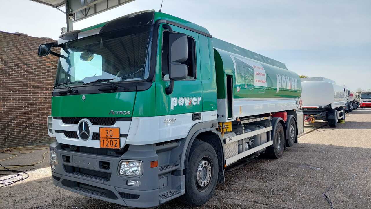 MERCEDES ACTROS - Вантажівка цистерна: фото 1 MERCEDES ACTROS - Вантажівка цистерна: фото 1
