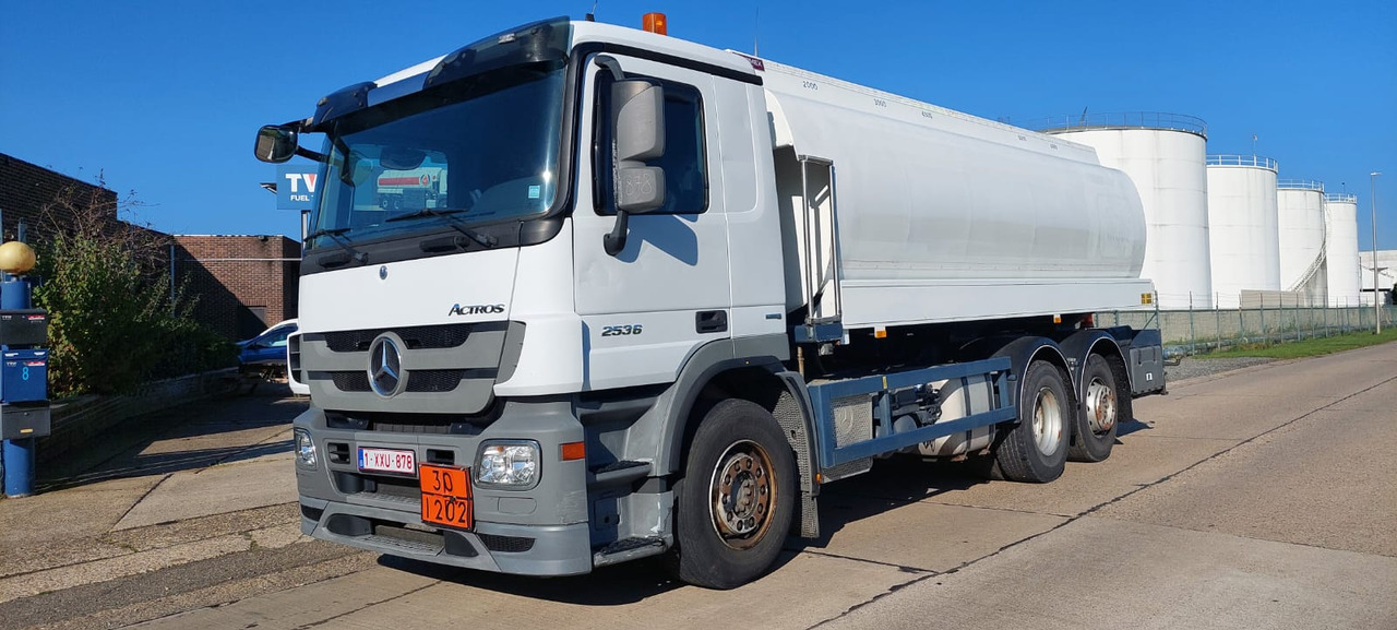 MERCEDES Actros - Вантажівка цистерна: фото 1 MERCEDES Actros - Вантажівка цистерна: фото 1