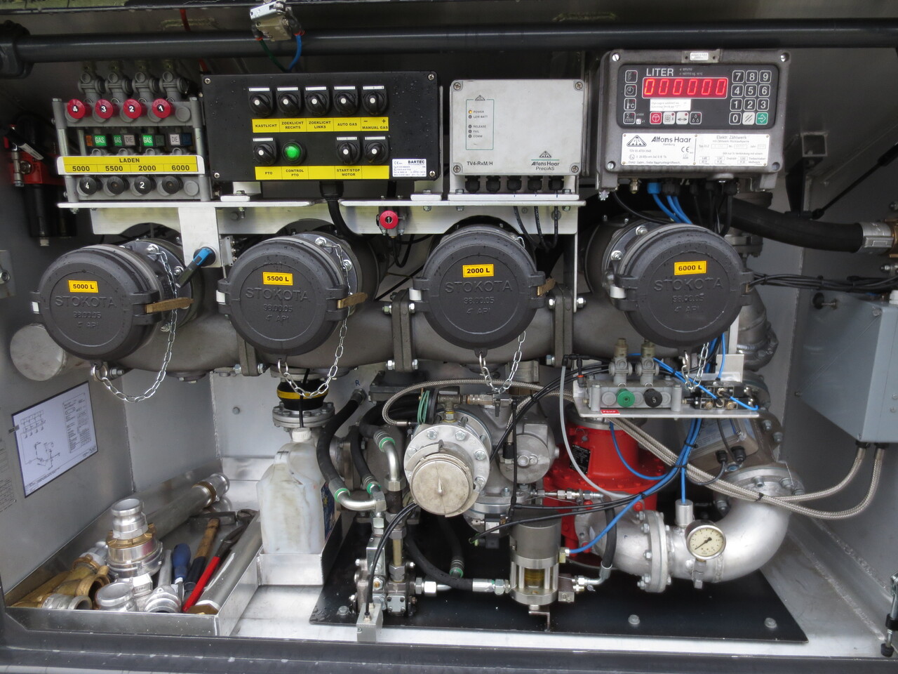 SCANIA G370 - Вантажівка цистерна: фото 4 SCANIA G370 - Вантажівка цистерна: фото 4