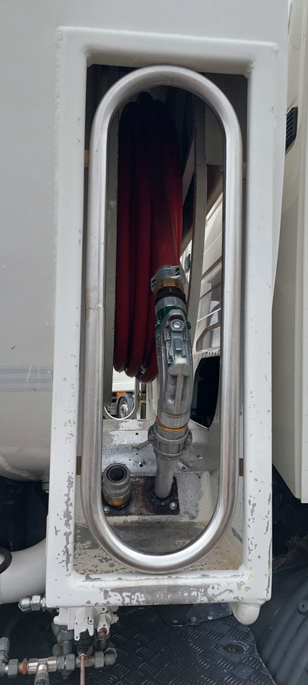 SCANIA G380 - Вантажівка цистерна: фото 2 SCANIA G380 - Вантажівка цистерна: фото 2