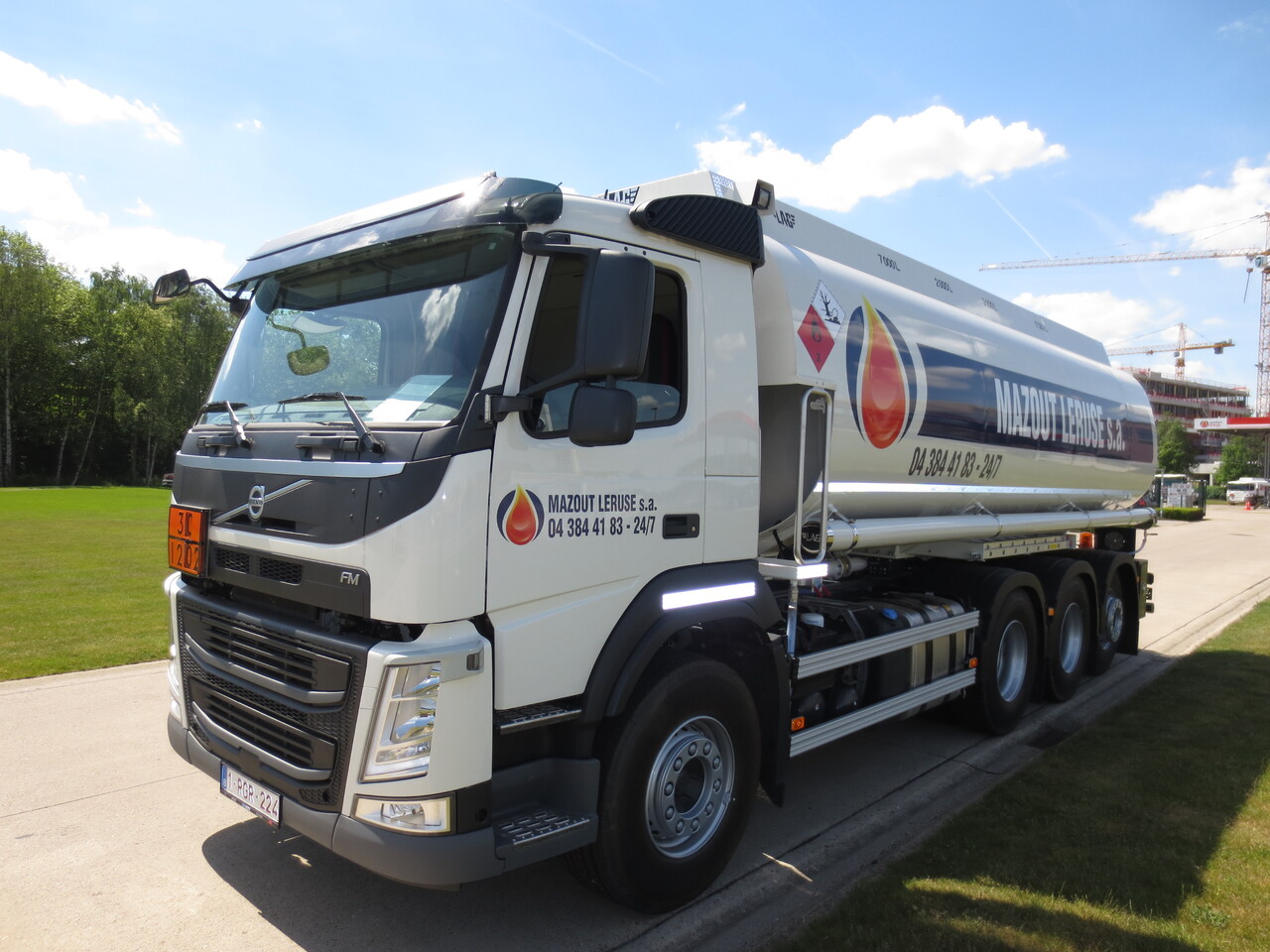 VOLVO FM - Вантажівка цистерна: фото 1 VOLVO FM - Вантажівка цистерна: фото 1