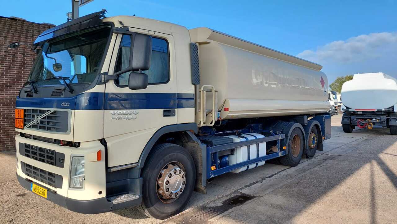 VOLVO FM - Вантажівка цистерна: фото 1 VOLVO FM - Вантажівка цистерна: фото 1