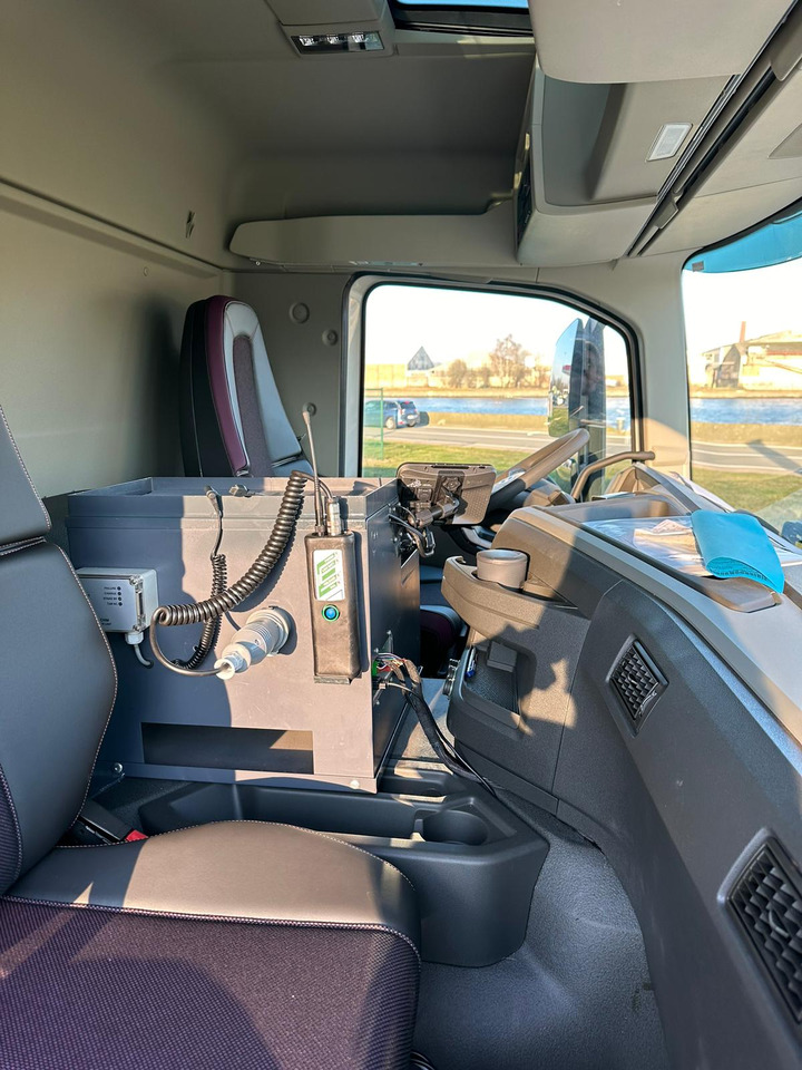 VOLVO FM - Вантажівка цистерна: фото 3 VOLVO FM - Вантажівка цистерна: фото 3