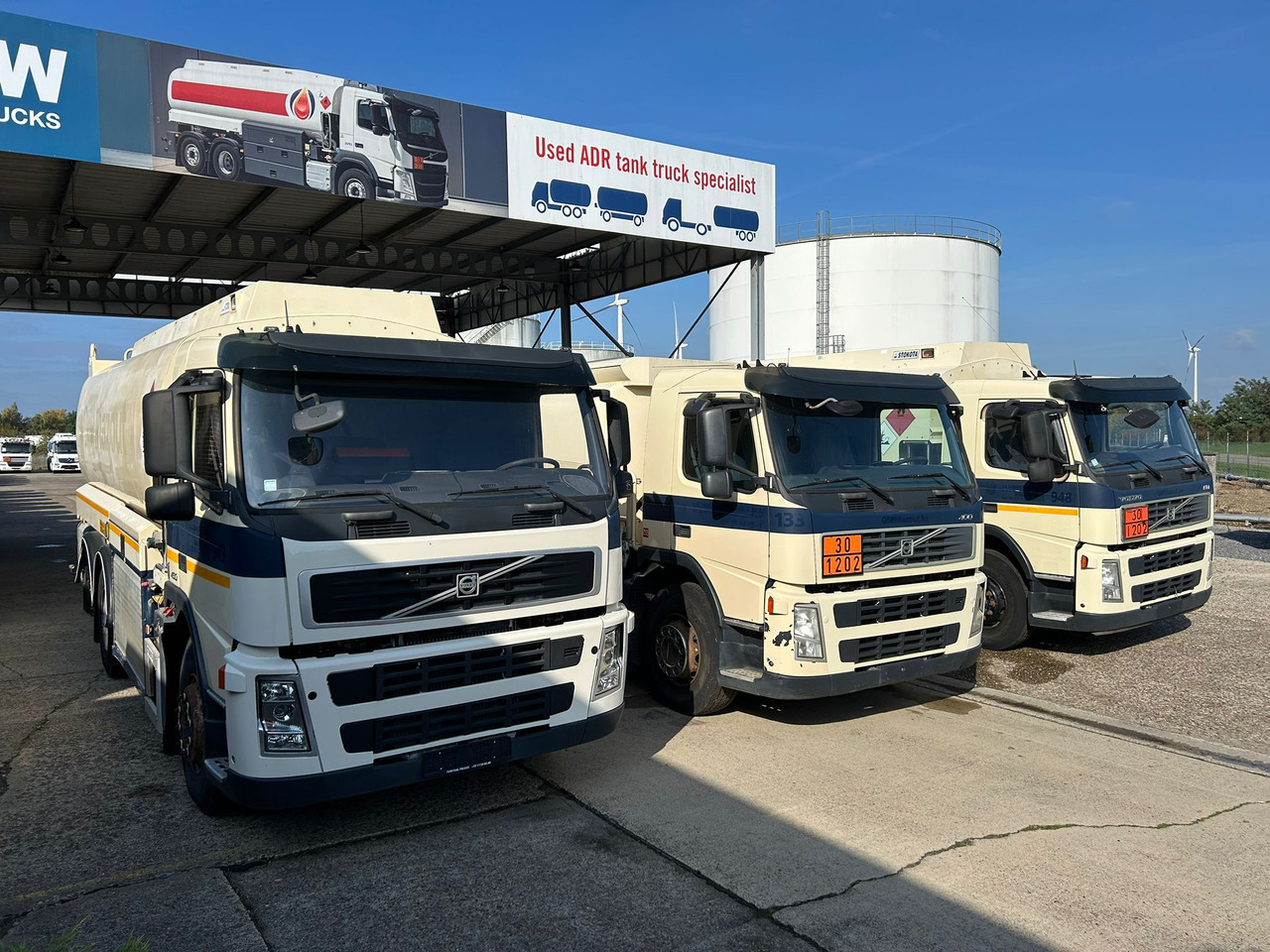 VOLVO FM (lot of 3) - Вантажівка цистерна: фото 3 VOLVO FM (lot of 3) - Вантажівка цистерна: фото 3
