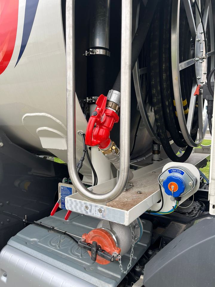 VOLVO FM380 - Вантажівка цистерна: фото 2 VOLVO FM380 - Вантажівка цистерна: фото 2