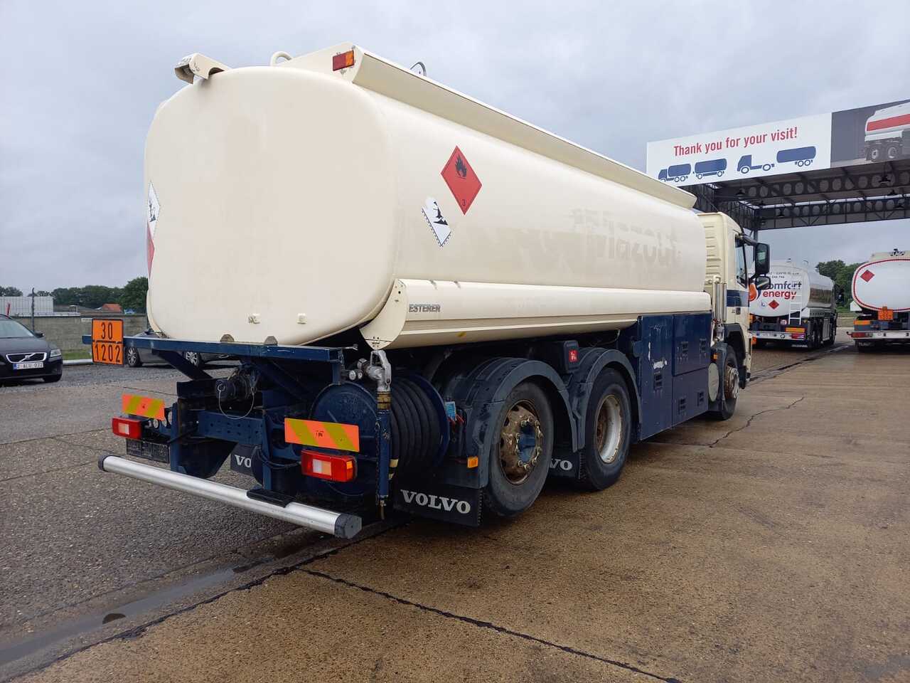 Вантажівка цистерна Volvo FM: фото 8