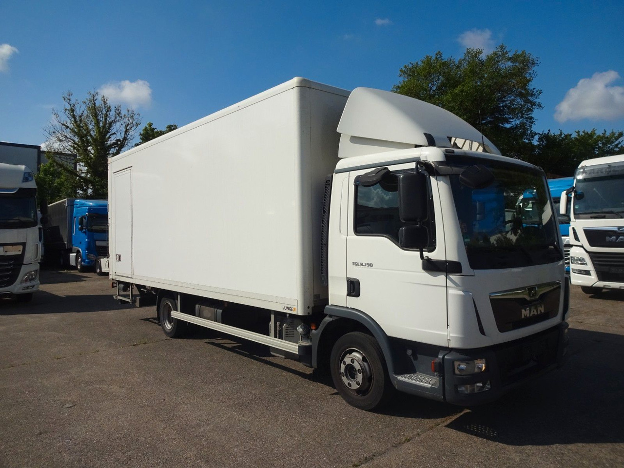 MAN MAN TGL 8.190, Koffer, LBW, Kamera, Luft, AHK - Вантажівка з закритим кузовом: фото 1 MAN MAN TGL 8.190, Koffer, LBW, Kamera, Luft, AHK - Вантажівка з закритим кузовом: фото 1