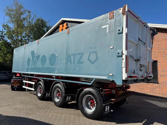 Bulthuis TATA 23 57m3 Stuuras Liftas 10T assen Klep/Deuren + bietenrek Nieuwe APK 8/2026 - Самоскид напівпричіп: фото 2 Bulthuis TATA 23 57m3 Stuuras Liftas 10T assen Klep/Deuren + bietenrek Nieuwe APK 8/2026 - Самоскид напівпричіп: фото 2