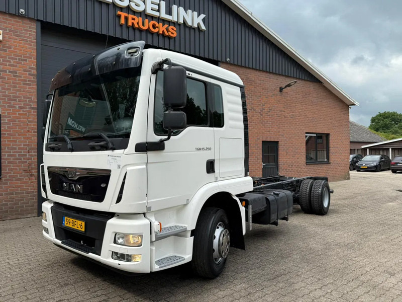 MAN TGM TGM 15.250 4X2 Chassis, Airco, 526.460 KM, Slaapcabine - Вантажівка шасі: фото 1 MAN TGM TGM 15.250 4X2 Chassis, Airco, 526.460 KM, Slaapcabine - Вантажівка шасі: фото 1