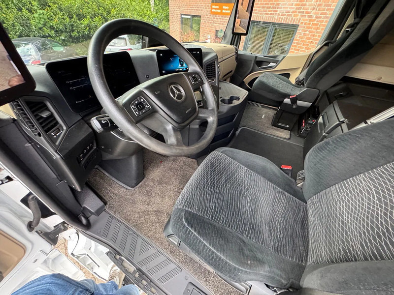 Mercedes-Benz Actros 1845 Streamspace Xenon 2x Tank German truck - Тягач: фото 5 Mercedes-Benz Actros 1845 Streamspace Xenon 2x Tank German truck - Тягач: фото 5