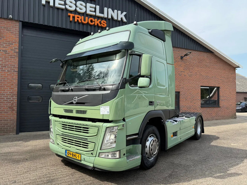 Volvo FM 370 Globetrotter XL Xenon Side skirts NL Truck - Тягач: фото 1 Volvo FM 370 Globetrotter XL Xenon Side skirts NL Truck - Тягач: фото 1
