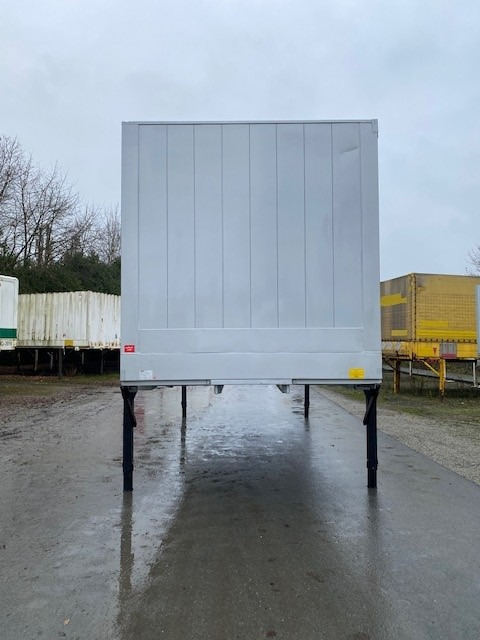 Krone BDF-System 7.450 mm lang, LACK NEU in weißaluminium - Тентований кузов: фото 3 Krone BDF-System 7.450 mm lang, LACK NEU in weißaluminium - Тентований кузов: фото 3