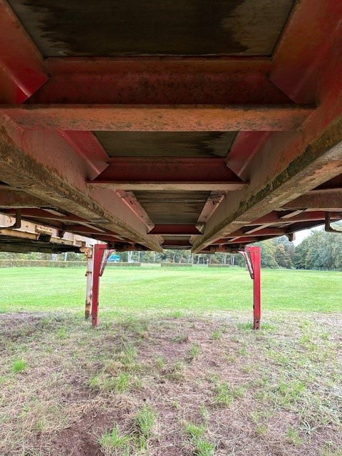 Krone niedrige Türen, Farbe: rot - Тентований кузов: фото 1 Krone niedrige Türen, Farbe: rot - Тентований кузов: фото 1