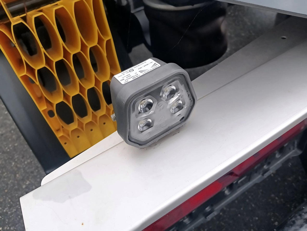 Причіп мультиліфт/ Бункеровоз Hüffermann 2-A-MINI-CARRIER SAFETYFIX VERZINKT FULLOPTION: фото 20 Причіп мультиліфт/ Бункеровоз Hüffermann 2-A-MINI-CARRIER SAFETYFIX VERZINKT FULLOPTION: фото 20