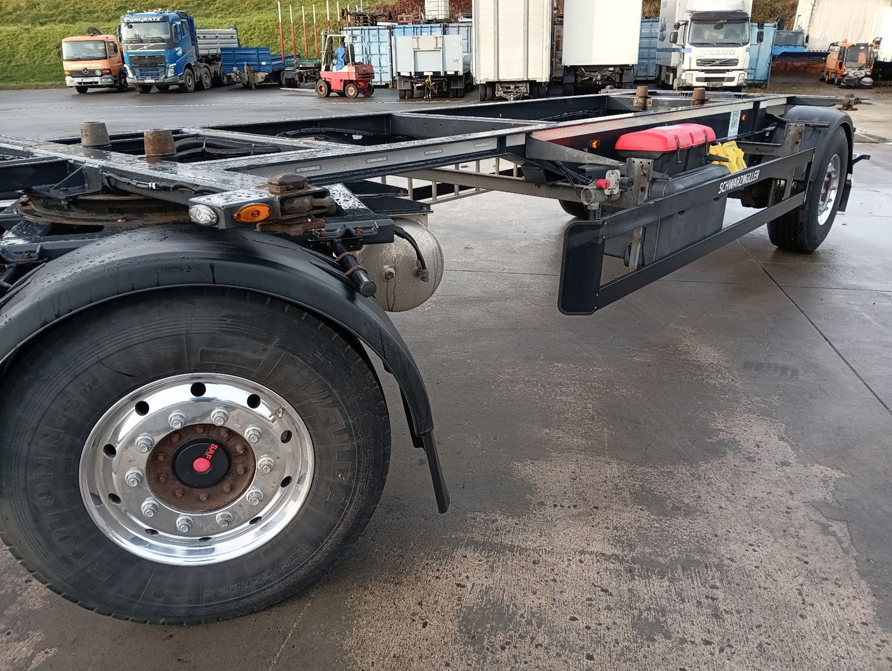 Schwarzmüller 2-A BDF 1,22/1,32 ALCOA Alufelgen ADR 120tkm TÜV Schwarzmüller 2-A BDF 1,22/1,32 ALCOA Alufelgen ADR 120tkm TÜV - Контейнеровоз/ Змінний кузов причіп: фото 4 Schwarzmüller 2-A BDF 1,22/1,32 ALCOA Alufelgen ADR 120tkm TÜV Schwarzmüller 2-A BDF 1,22/1,32 ALCOA Alufelgen ADR 120tkm TÜV - Контейнеровоз/ Змінний кузов причіп: фото 4