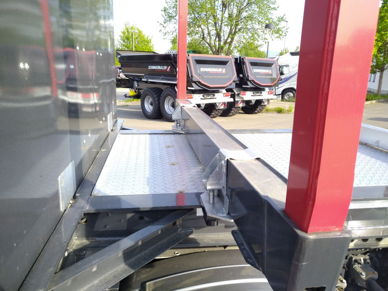 Новий Напівпричіп лісовоз Schwarzmüller 3-A Rungensattel 8xRungSchemel 5800kg NEU sofort Schwarzmüller 3-A Rungensattel 8xRungSchemel 5800kg NEU sofort: фото 8 Новий Напівпричіп лісовоз Schwarzmüller 3-A Rungensattel 8xRungSchemel 5800kg NEU sofort Schwarzmüller 3-A Rungensattel 8xRungSchemel 5800kg NEU sofort: фото 8