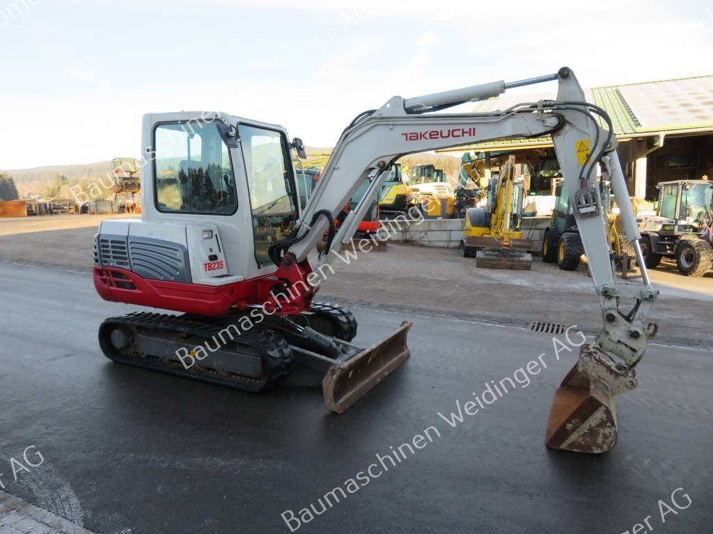 Takeuchi TB 235 - Міні-екскаватор: фото 1 Takeuchi TB 235 - Міні-екскаватор: фото 1