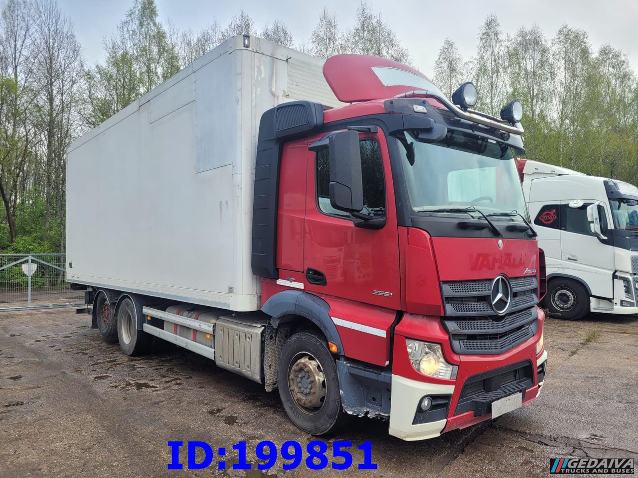 MERCEDES-BENZ Actros 2551 6x2 Euro5 - Вантажівка з закритим кузовом: фото 4 MERCEDES-BENZ Actros 2551 6x2 Euro5 - Вантажівка з закритим кузовом: фото 4