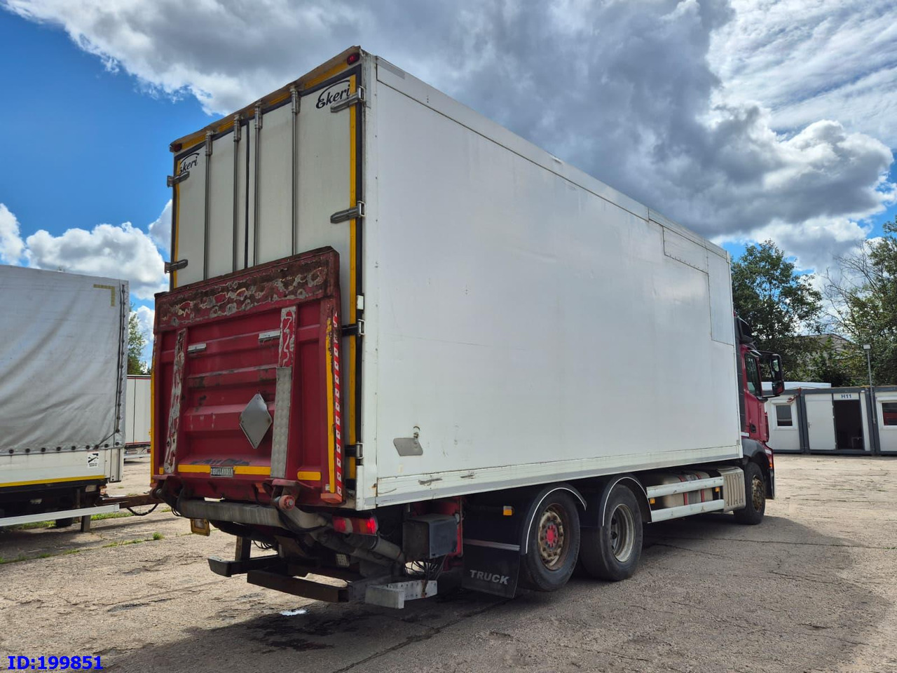 MERCEDES-BENZ Actros 2551 6x2 Euro5 - Вантажівка з закритим кузовом: фото 5 MERCEDES-BENZ Actros 2551 6x2 Euro5 - Вантажівка з закритим кузовом: фото 5