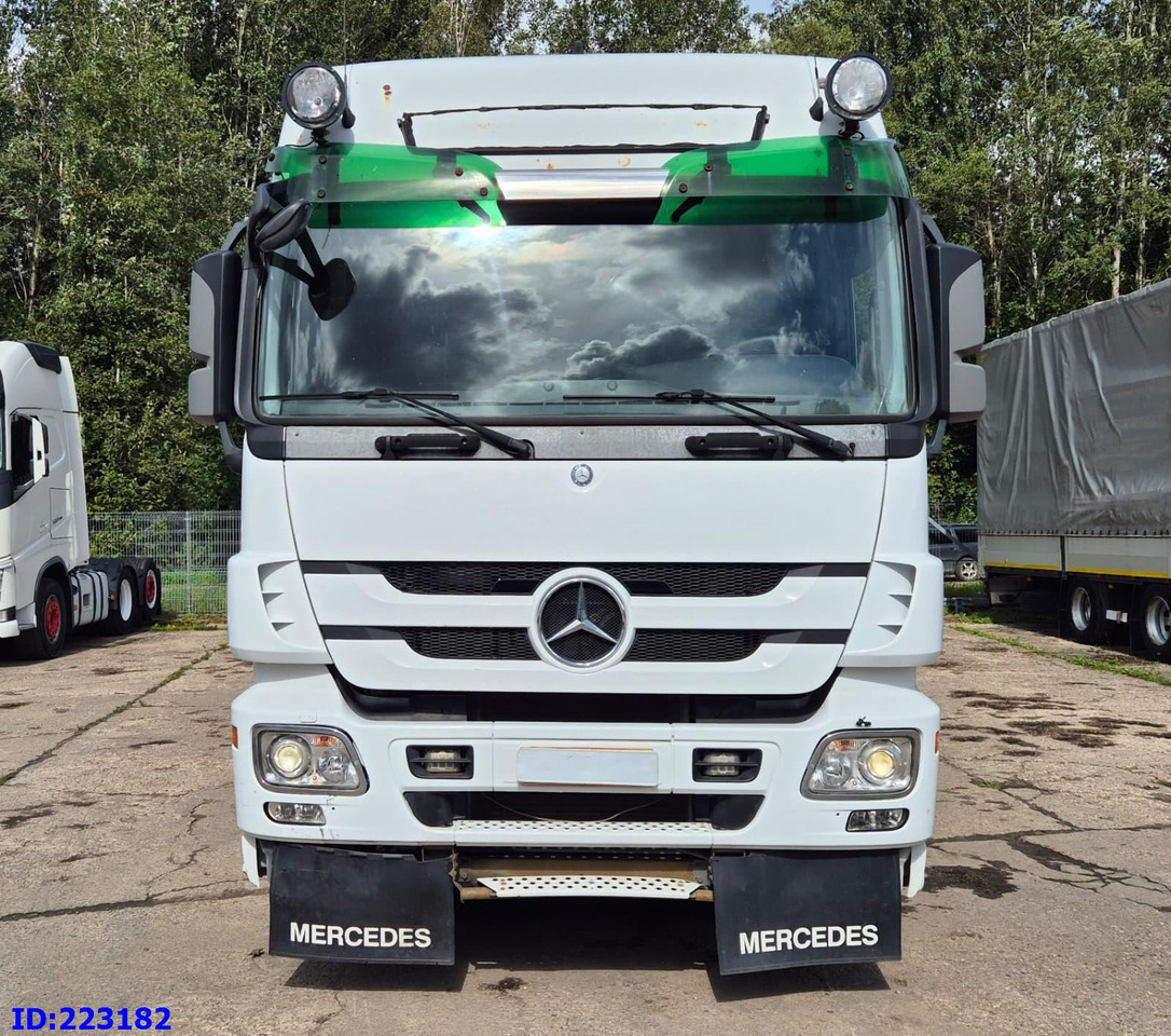 MERCEDES-BENZ Actros 2551 8x2 V8 Retarder - Гаковий мультиліфт вантажівка: фото 2 MERCEDES-BENZ Actros 2551 8x2 V8 Retarder - Гаковий мультиліфт вантажівка: фото 2