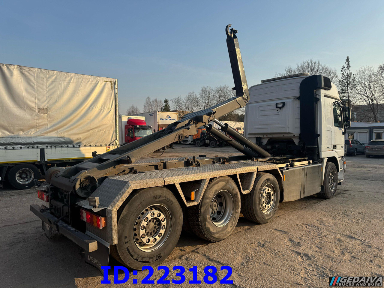 MERCEDES-BENZ Actros 2551 8x2 V8 Retarder - Гаковий мультиліфт вантажівка: фото 5 MERCEDES-BENZ Actros 2551 8x2 V8 Retarder - Гаковий мультиліфт вантажівка: фото 5