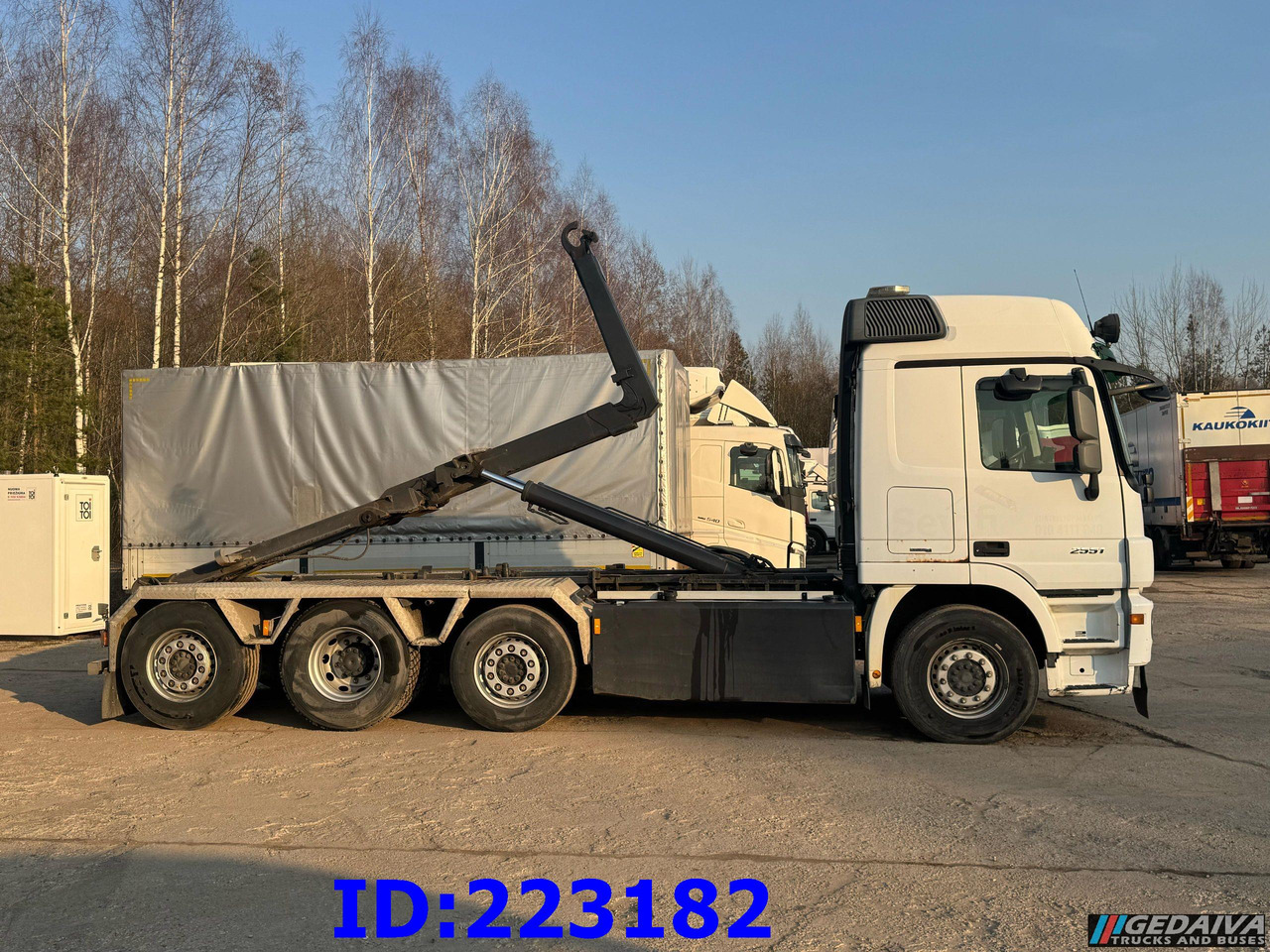 MERCEDES-BENZ Actros 2551 8x2 V8 Retarder - Гаковий мультиліфт вантажівка: фото 4 MERCEDES-BENZ Actros 2551 8x2 V8 Retarder - Гаковий мультиліфт вантажівка: фото 4