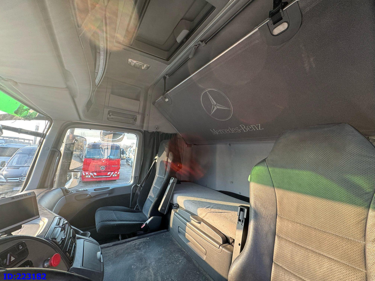 Гаковий мультиліфт вантажівка MERCEDES-BENZ Actros 2551 8x2 V8 Retarder: фото 20 Гаковий мультиліфт вантажівка MERCEDES-BENZ Actros 2551 8x2 V8 Retarder: фото 20