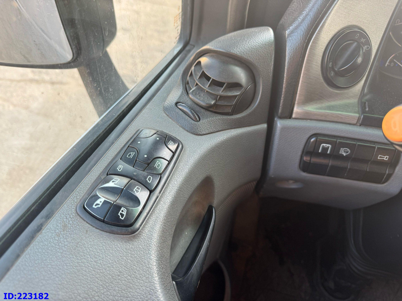 Гаковий мультиліфт вантажівка MERCEDES-BENZ Actros 2551 8x2 V8 Retarder: фото 13 Гаковий мультиліфт вантажівка MERCEDES-BENZ Actros 2551 8x2 V8 Retarder: фото 13