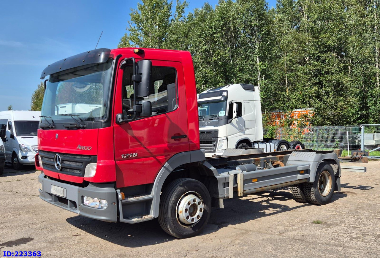 MERCEDES-BENZ Atego 1218 - Full steel - Manual (3 seats) - Вантажівка шасі: фото 1 MERCEDES-BENZ Atego 1218 - Full steel - Manual (3 seats) - Вантажівка шасі: фото 1
