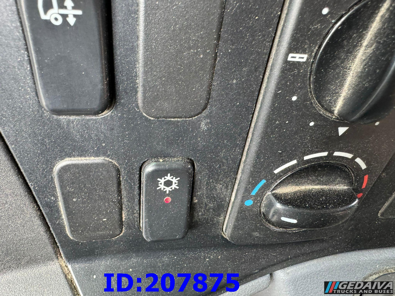 Ізотермічна вантажівка MERCEDES-BENZ Axor 1829 - Euro5 - Manual: фото 12