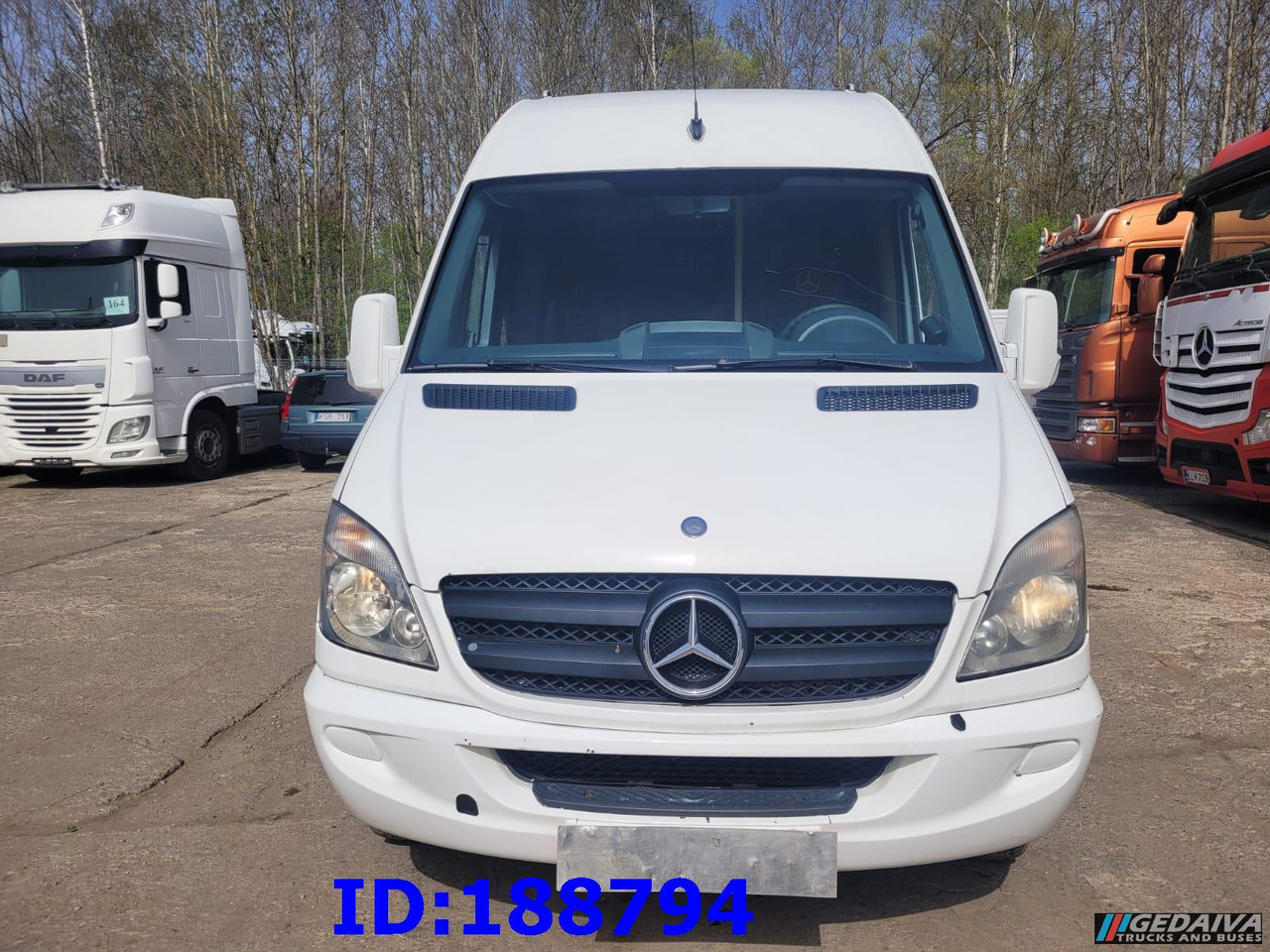MERCEDES-BENZ Sprinter 518 - Kasten VIP - 20 Seater - Туристичний автобус: фото 2 MERCEDES-BENZ Sprinter 518 - Kasten VIP - 20 Seater - Туристичний автобус: фото 2