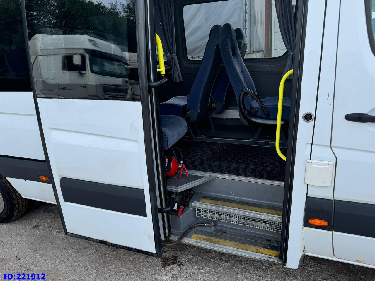 MERCEDES-BENZ Sprinter 518 VIP 17-Place - Мікроавтобус, Пасажирський фургон: фото 5 MERCEDES-BENZ Sprinter 518 VIP 17-Place - Мікроавтобус, Пасажирський фургон: фото 5