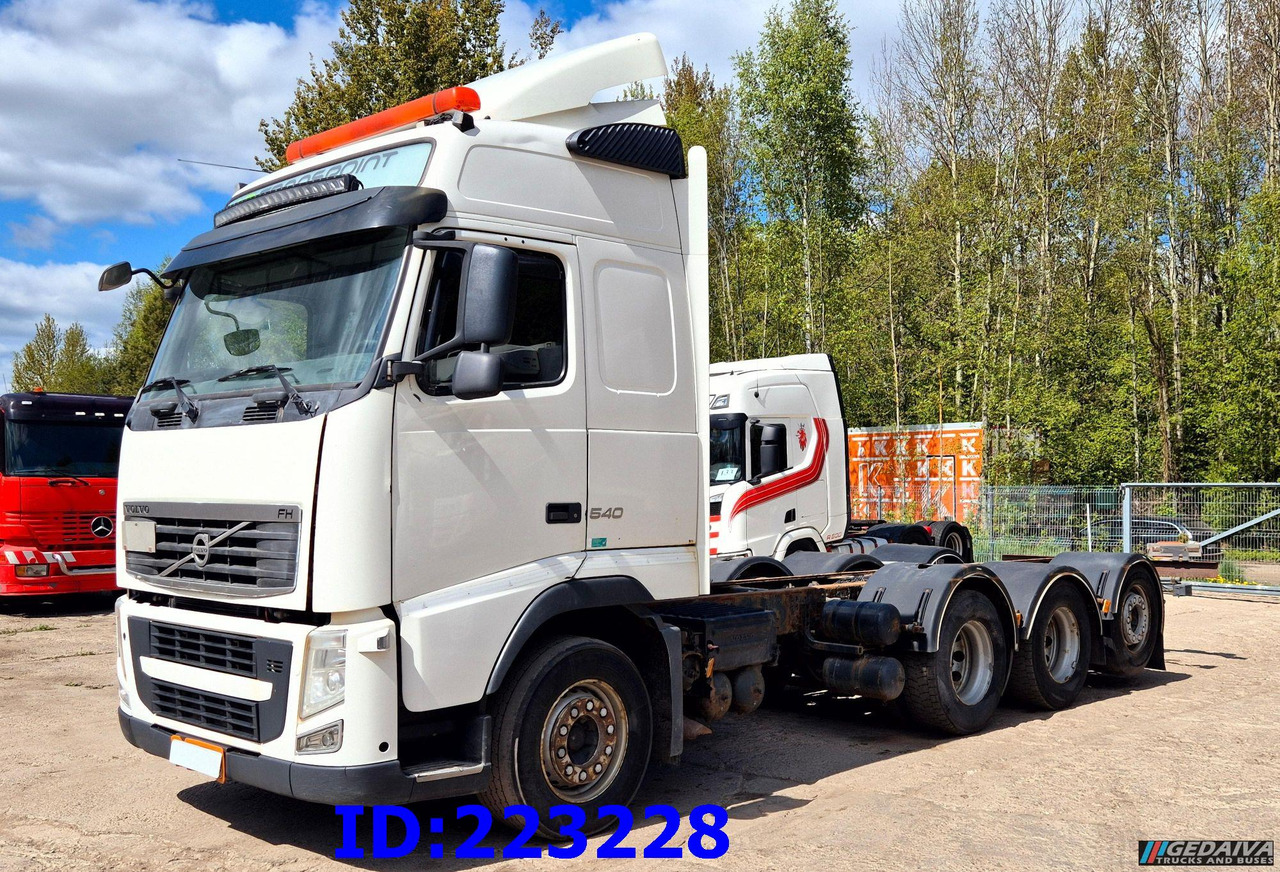 VOLVO FH13 540HP 8X4 Euro5 - Вантажівка шасі: фото 1 VOLVO FH13 540HP 8X4 Euro5 - Вантажівка шасі: фото 1