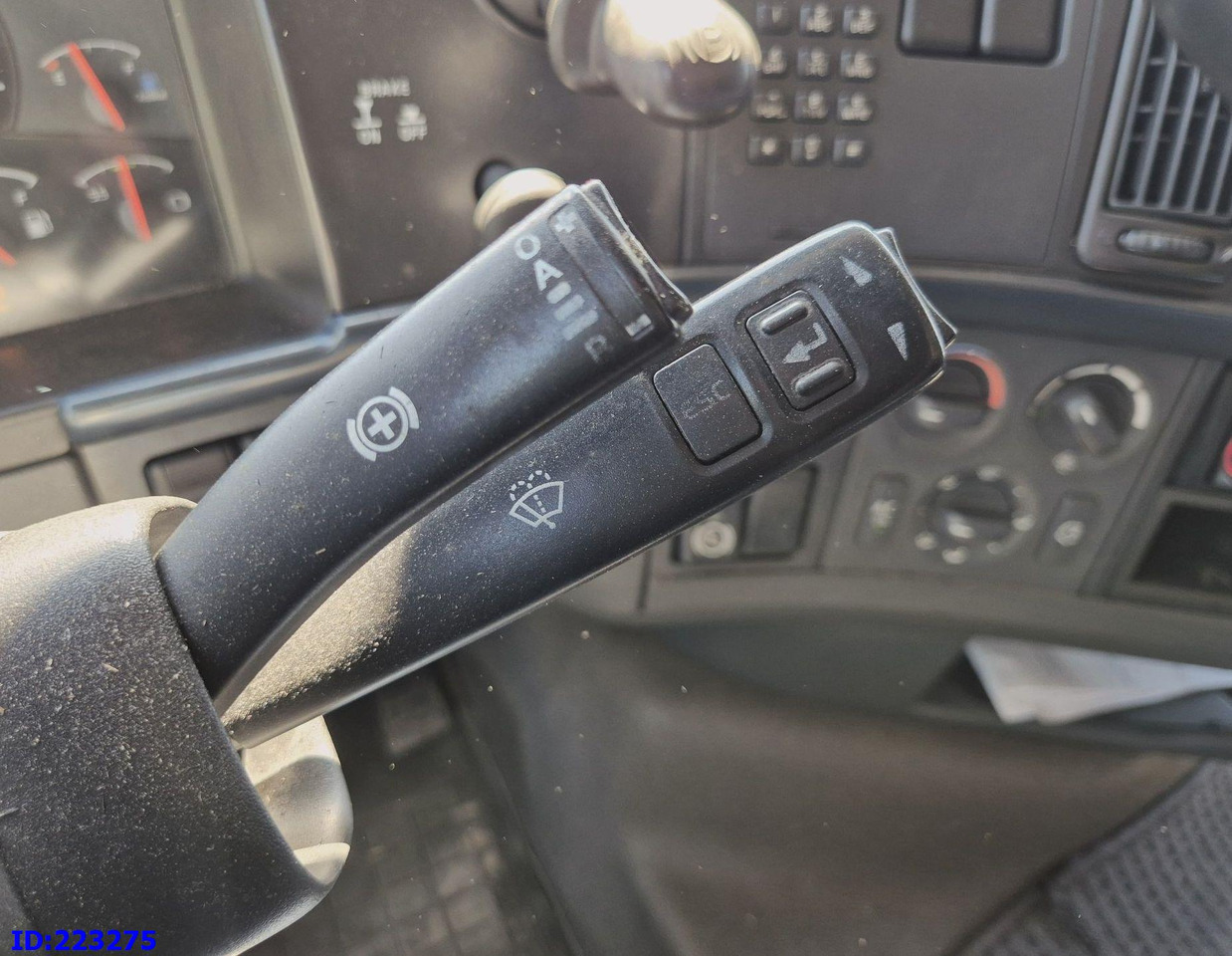 Вантажівка шасі VOLVO FH13 540HP 8X4 (Steering axle) RETARDER: фото 13