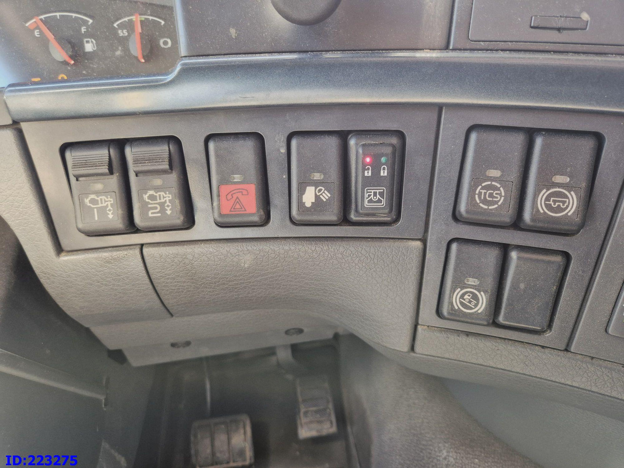 Вантажівка шасі VOLVO FH13 540HP 8X4 (Steering axle) RETARDER: фото 14