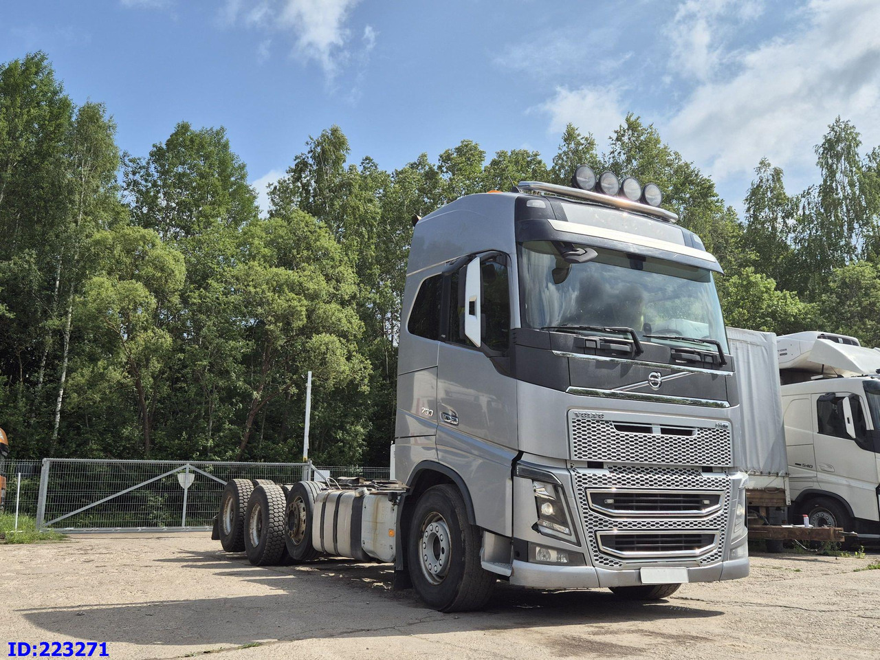 VOLVO FH16 750HP 8x4 (Steering axle / 2 axles lifting) - Лісовоз: фото 4 VOLVO FH16 750HP 8x4 (Steering axle / 2 axles lifting) - Лісовоз: фото 4