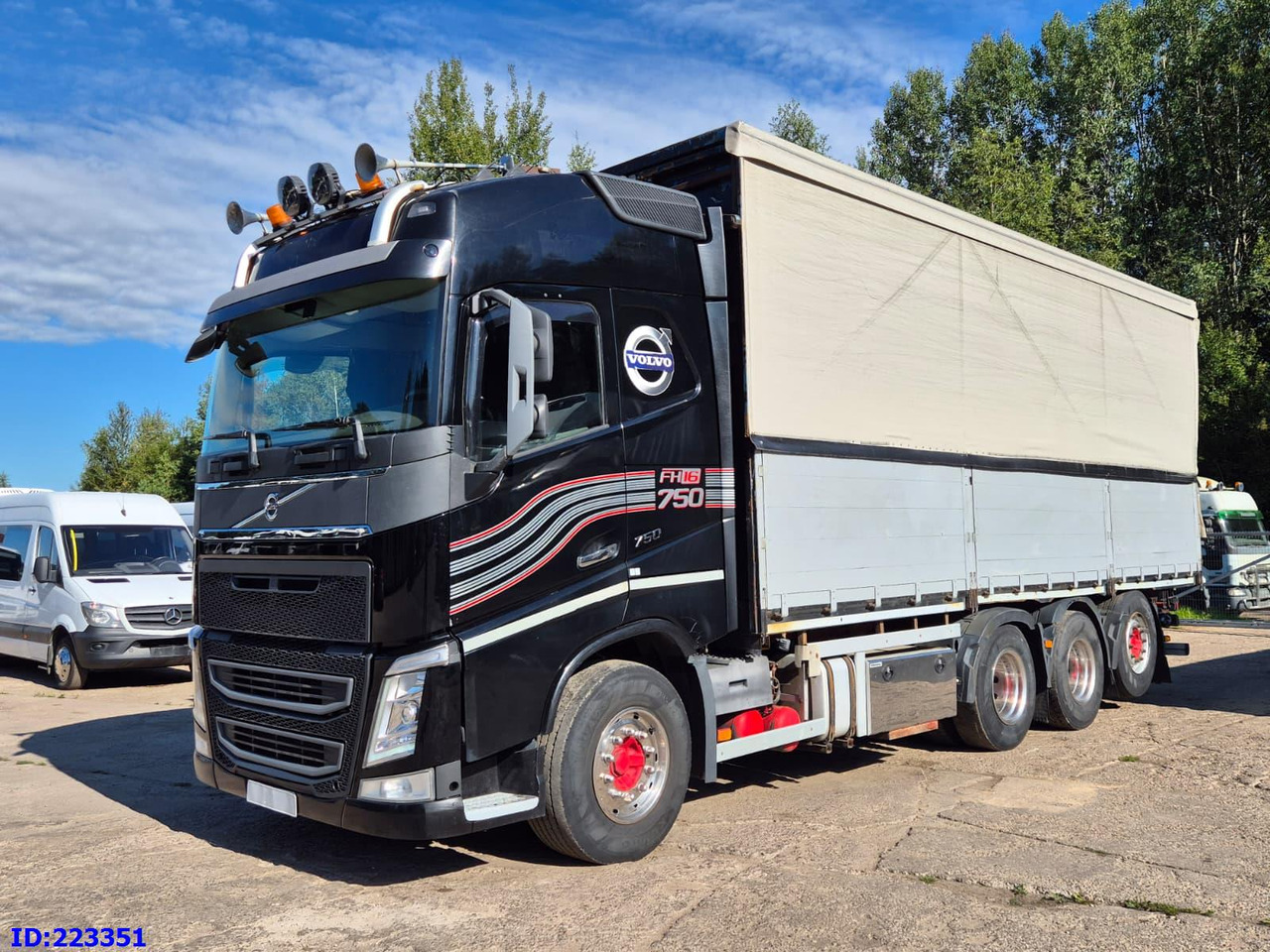 VOLVO FH16 750HP - 8x4-Steering axle - Тентована вантажівка: фото 1 VOLVO FH16 750HP - 8x4-Steering axle - Тентована вантажівка: фото 1