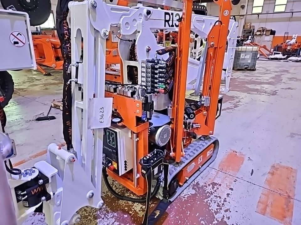 EasyLift R130 - Колінчастий підйомник: фото 3 EasyLift R130 - Колінчастий підйомник: фото 3