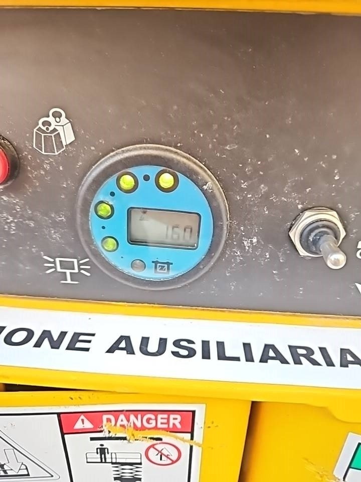 Haulotte Compact 10 N  - Ножичний підйомник: фото 4 Haulotte Compact 10 N  - Ножичний підйомник: фото 4