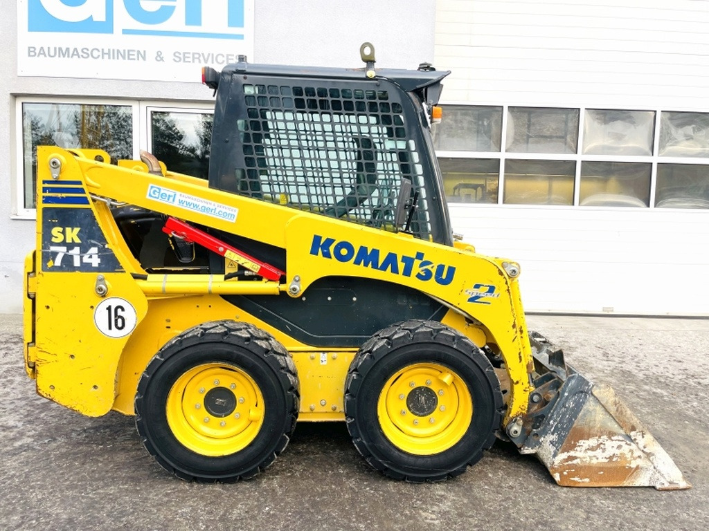 Komatsu SK714 (3906) - Міні-навантажувач: фото 2 Komatsu SK714 (3906) - Міні-навантажувач: фото 2