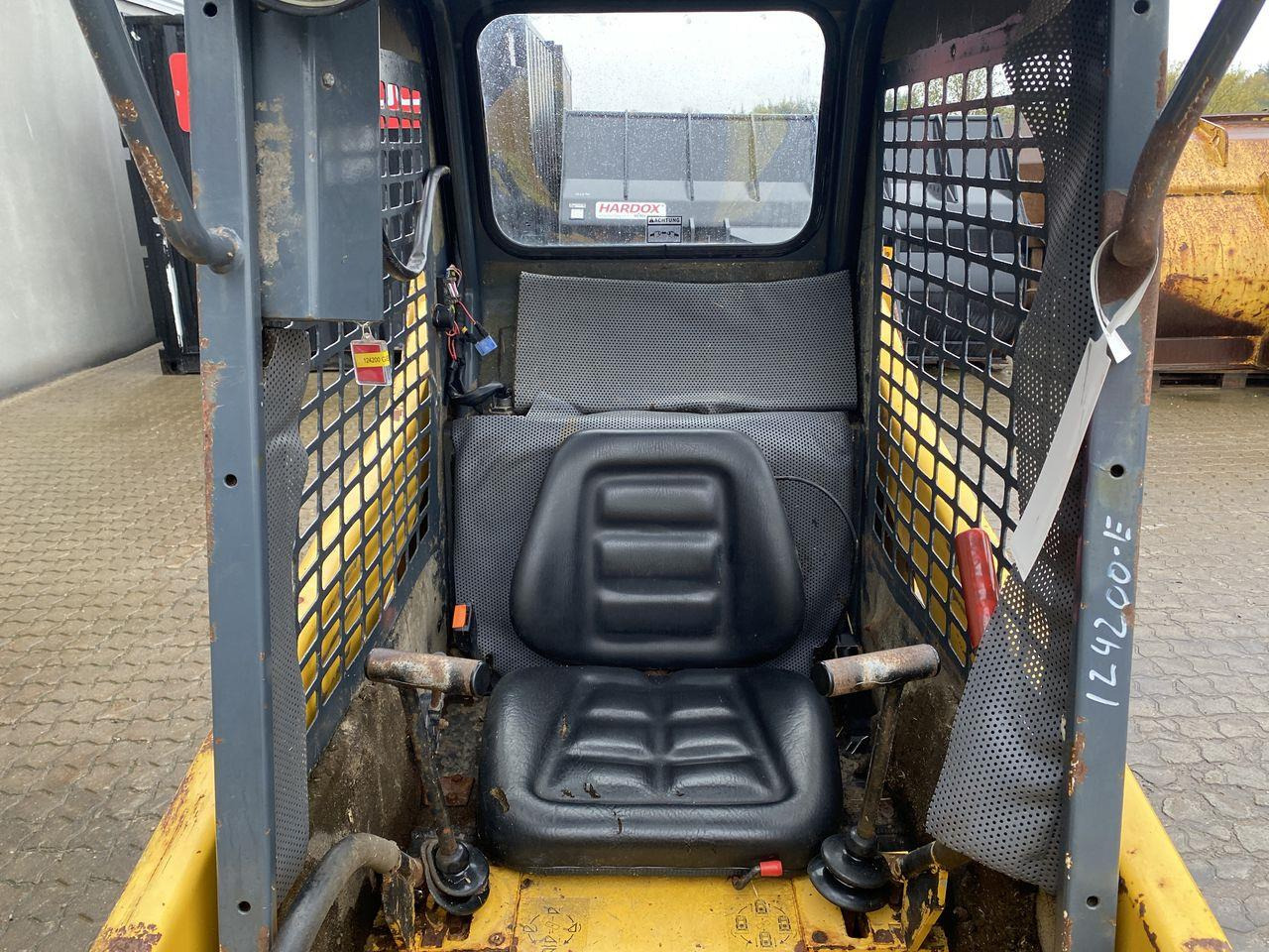 Gehl SL1635 - Міні-навантажувач: фото 3 Gehl SL1635 - Міні-навантажувач: фото 3