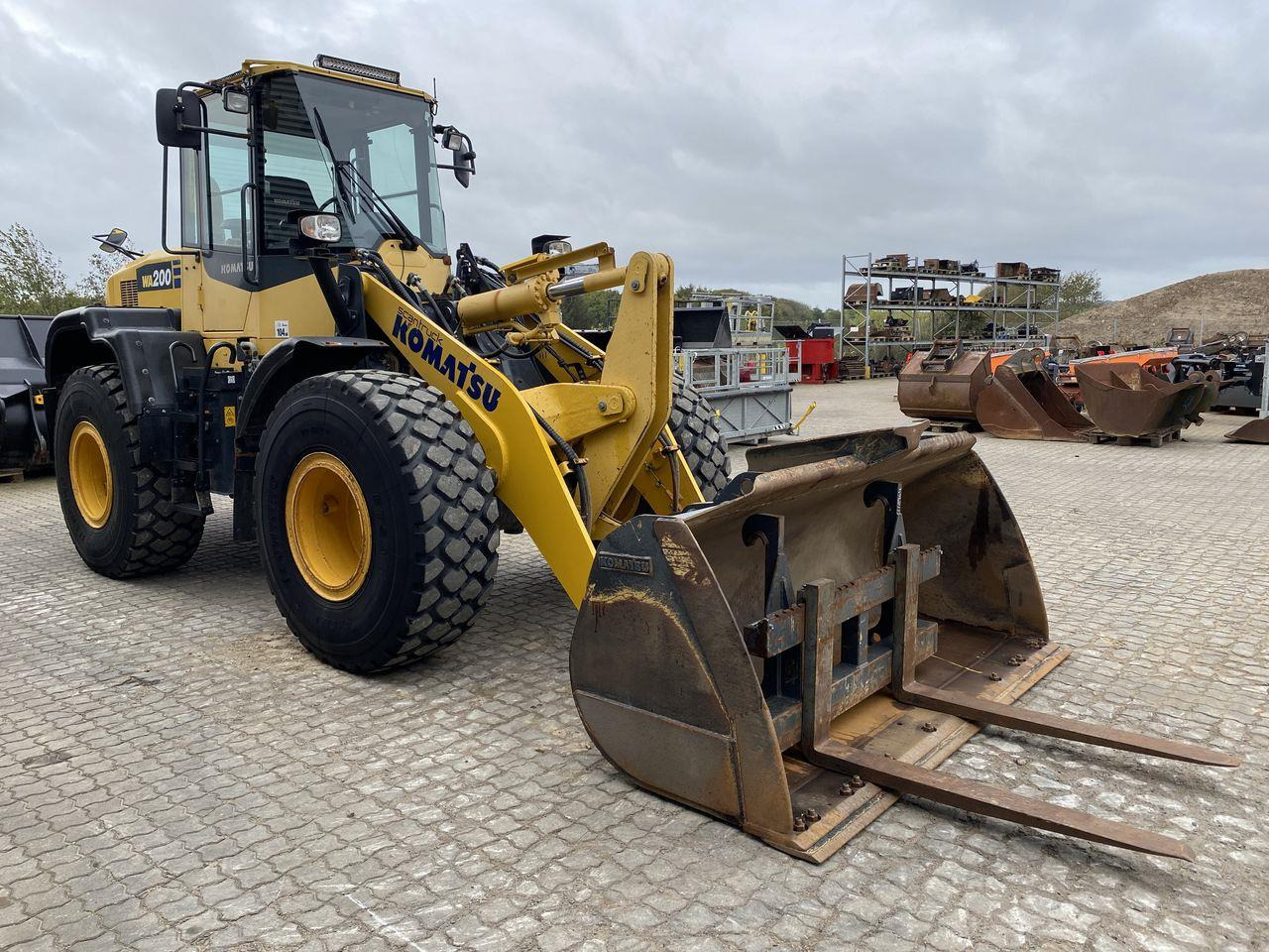 Komatsu WA200-7 - Колісний навантажувач: фото 5 Komatsu WA200-7 - Колісний навантажувач: фото 5